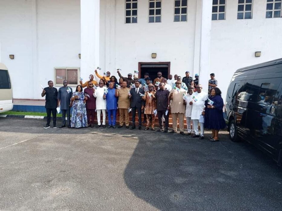 BREAKING: 27 Members of the Rivers State House of Assembly Defect to APC