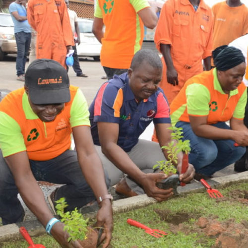 Lagos state residents protest against the return of refuse trucks