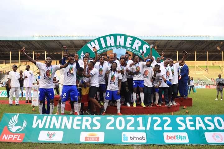 Rivers United Lift 2021/22 Nigeria Professional Football League Trophy as Dakkada Beat Drop on Last Day.